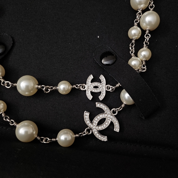Brand New 2023 authentic Chanel 5 crystal cc pearly long necklace - Picture 9 of 16